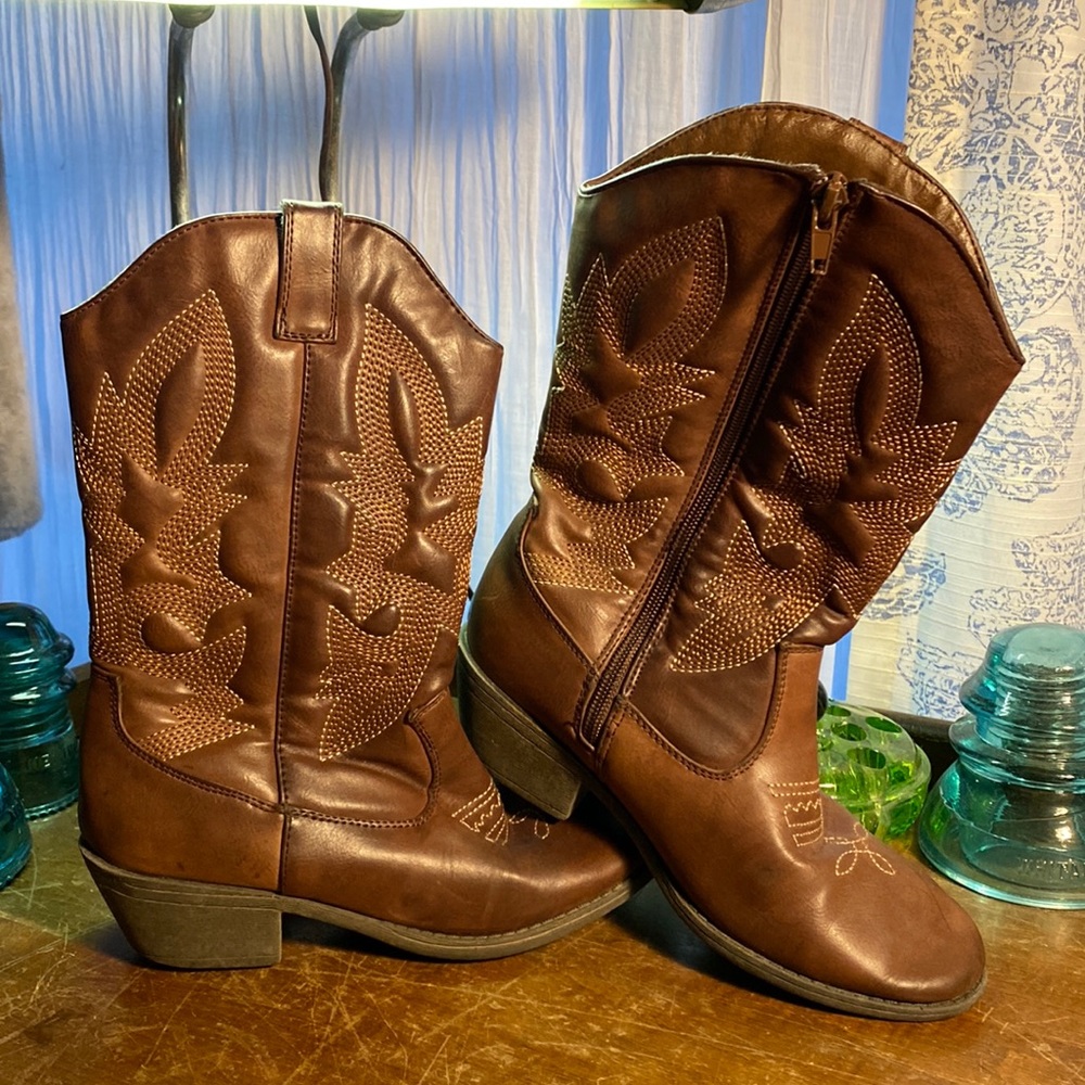 Paris, blues, cowgirl boots, size 3